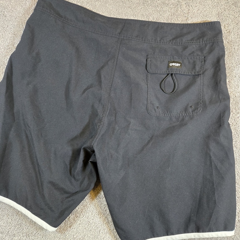 Oakley Board Shorts Mens 38 Solid Crest Black Lightweight Swim Surf - Picture 6 of 7